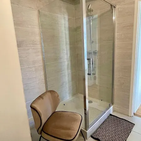 Апартаменты Stunning With Balcony To Visit Paris Левалуа-Пере